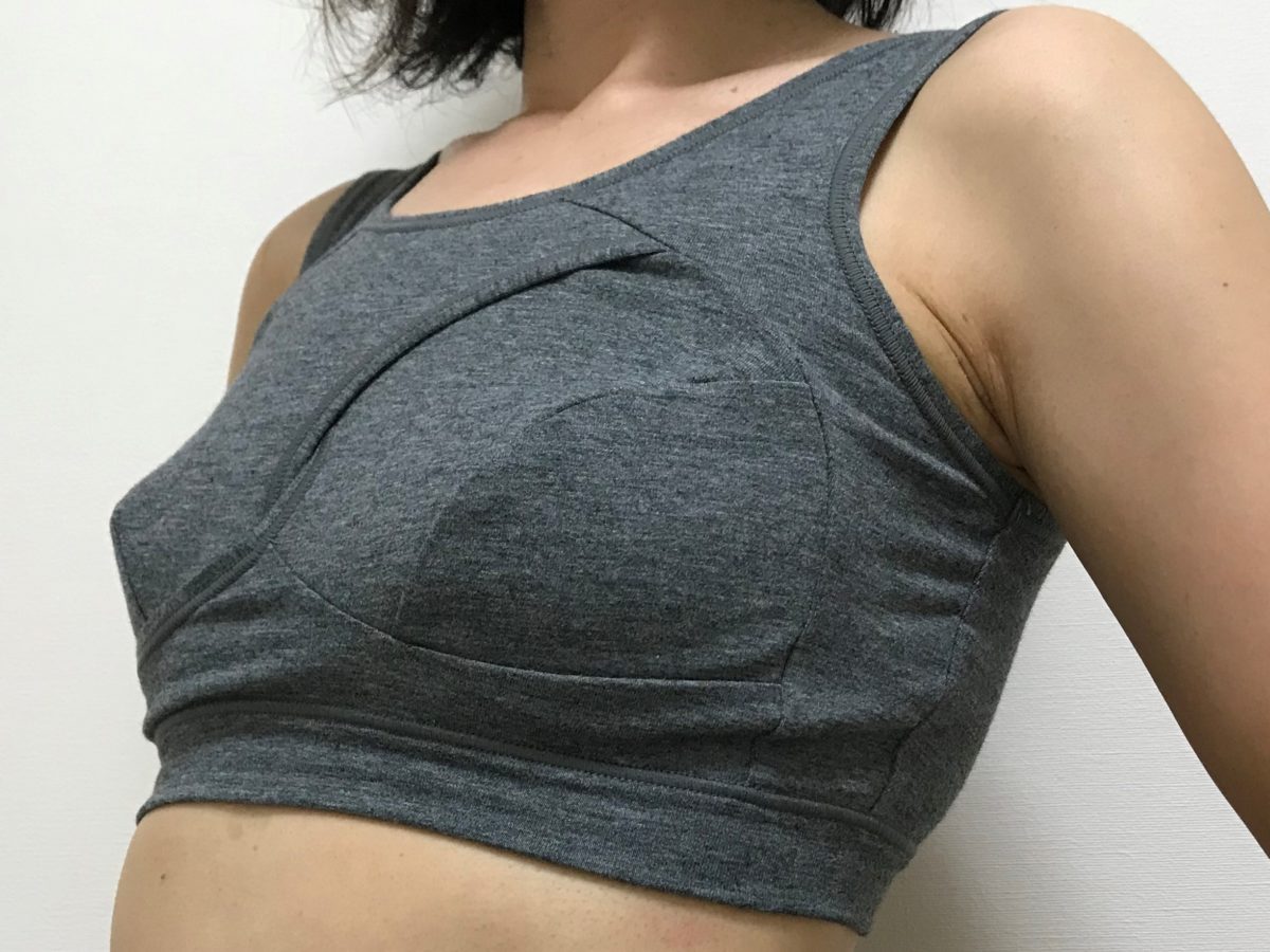 トリンプのプレジアフォルテ美胸ナイトブラ２⑦トリンプのプレジアフォルテ美胸ナイトブラ２着用斜め下から見たところ
